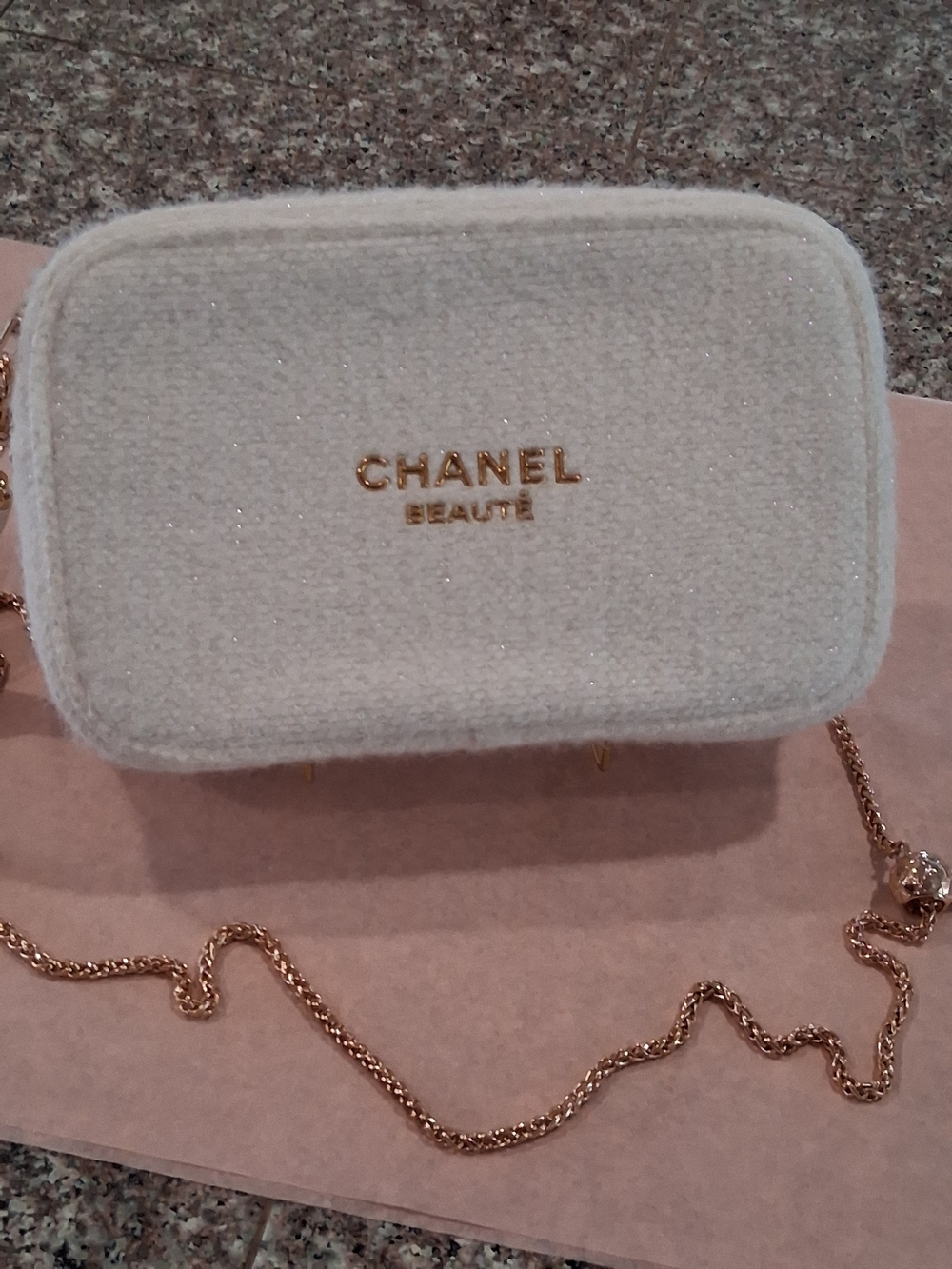 CHANEL Beauté GWP  White Tweed Chain Crossbody Bag